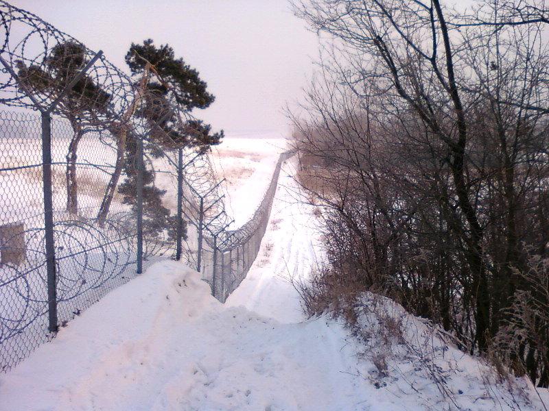Ścieżka wzdłuż lotniska