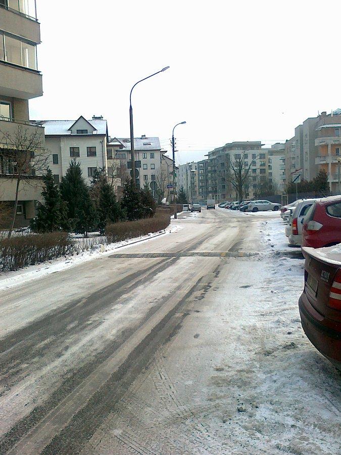 Na osiedlowej ulicy lodowisko