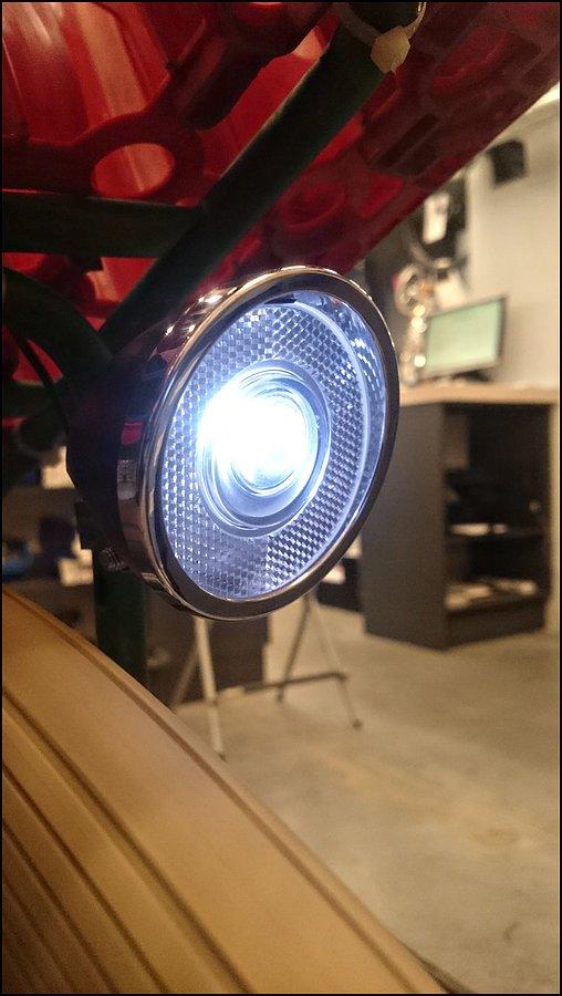 Lampa świeci