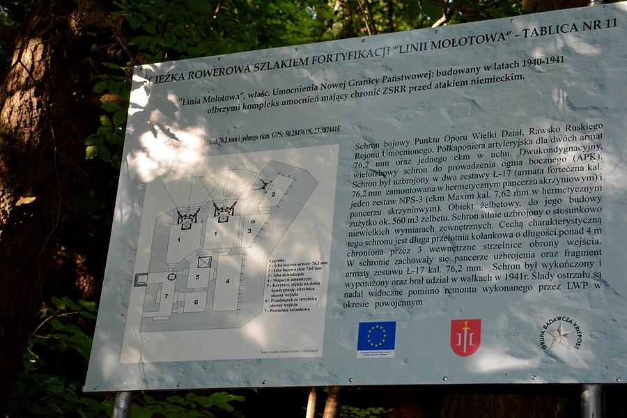 Tablica informacyjna o linii Mołotowa