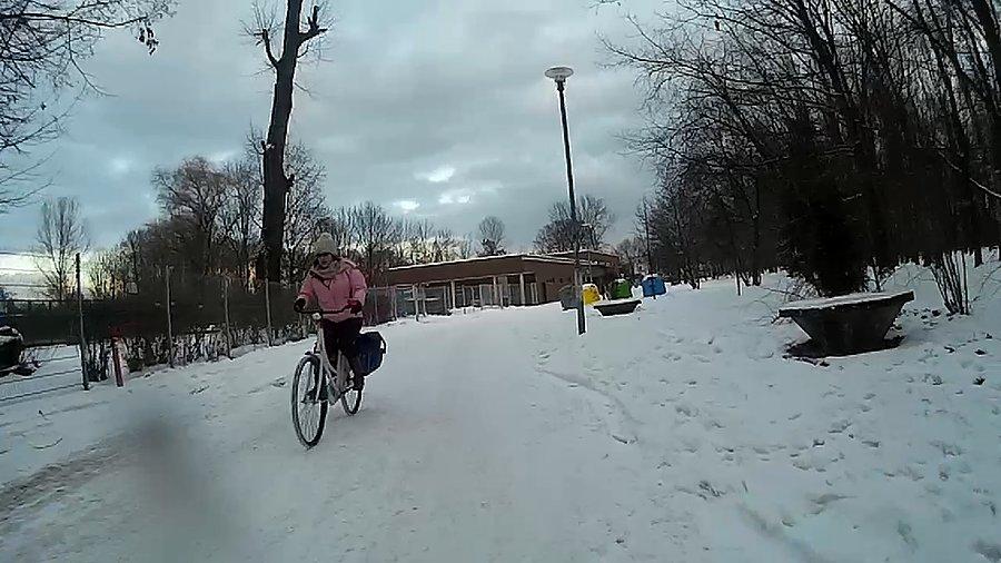 Trafiła się nawet rowerzystka ;)