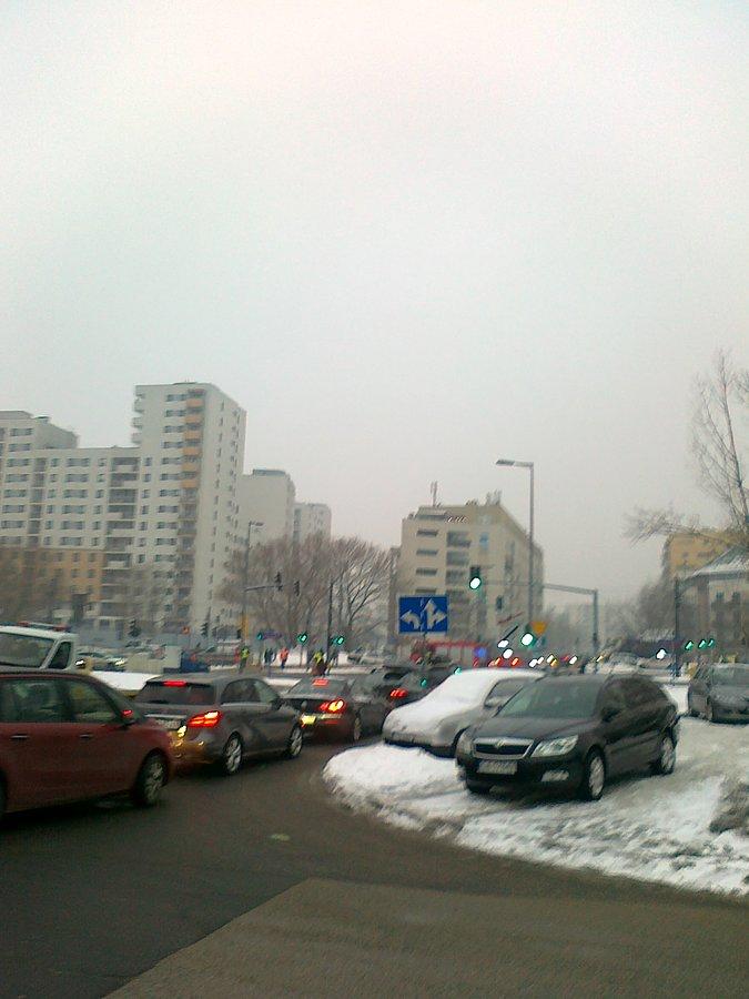 Wypadek na skrzyżowaniu i zakorkowany wjazd