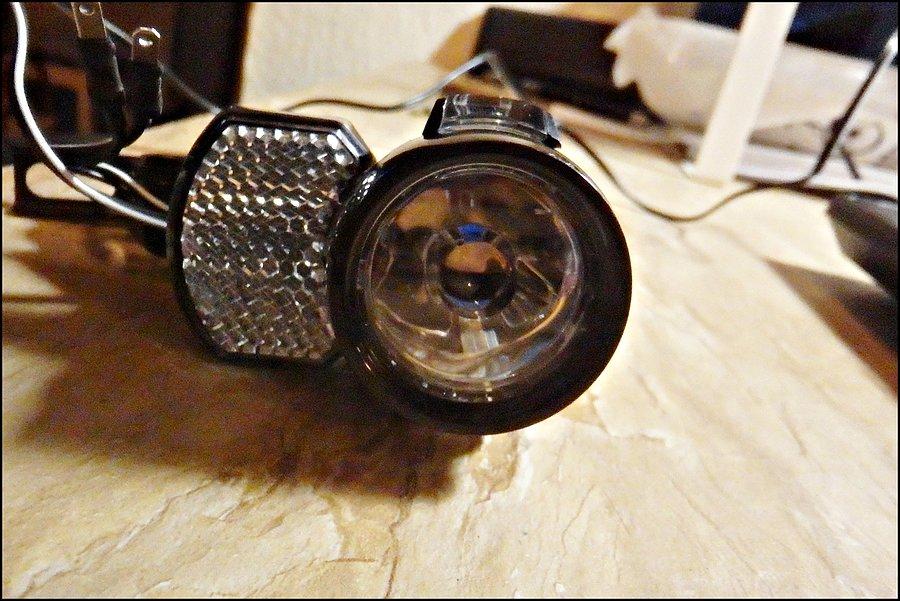 Lampka rowerowa na prądnicę AXA Blueline 30 LUX