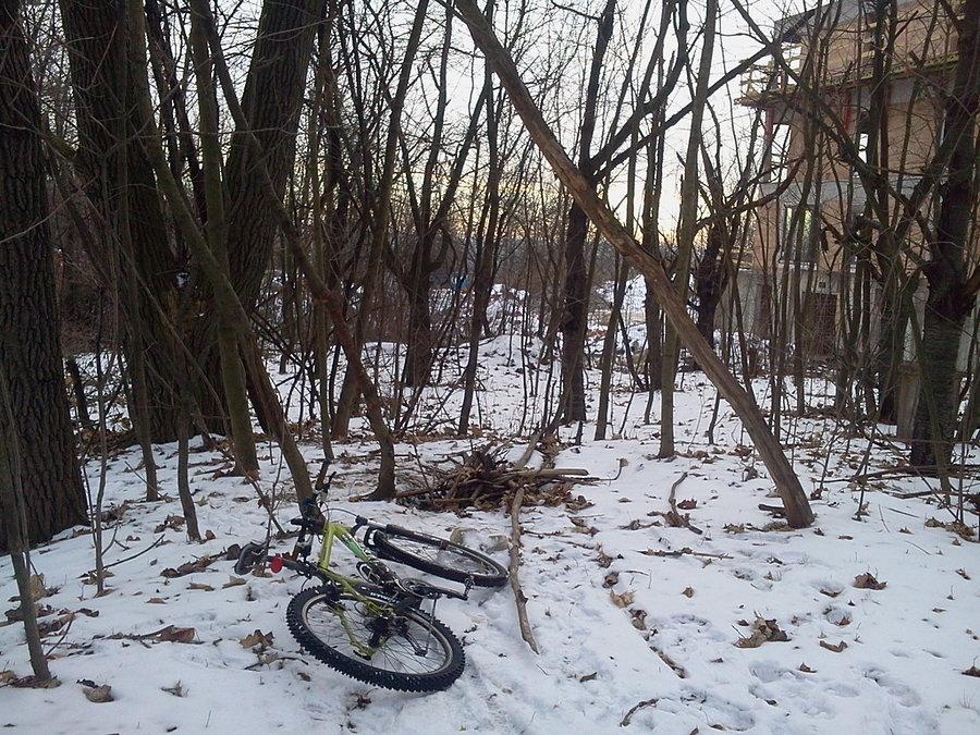 Nie trzeba wiedzieć gdzie. Wejście do podziemnego schronu