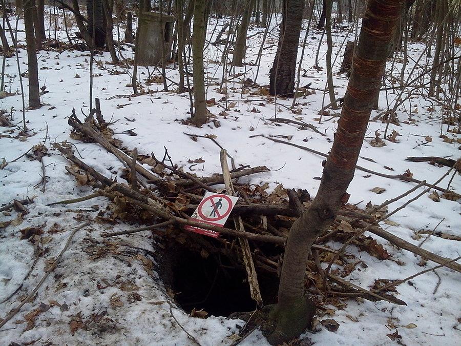 Nie trzeba wiedzieć gdzie. Wejście do podziemnego schronu