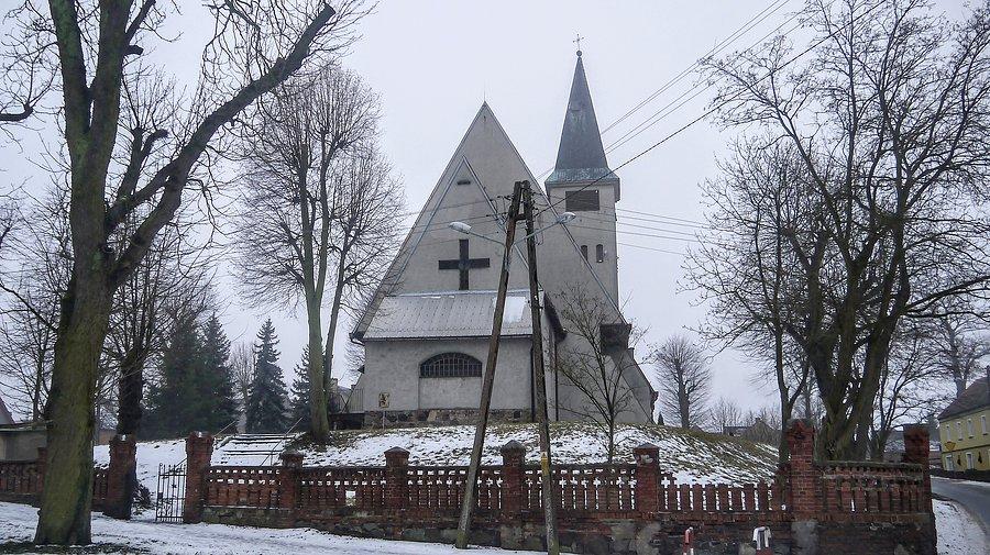 Bukowiec - współczesny kościół. Poprzedni z XVI w. spłonął w latach siedemdziesiatych
