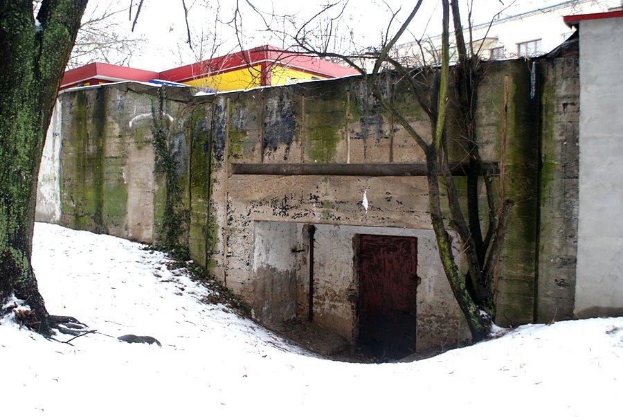 Drzwi od schronu - ul. Wiejska