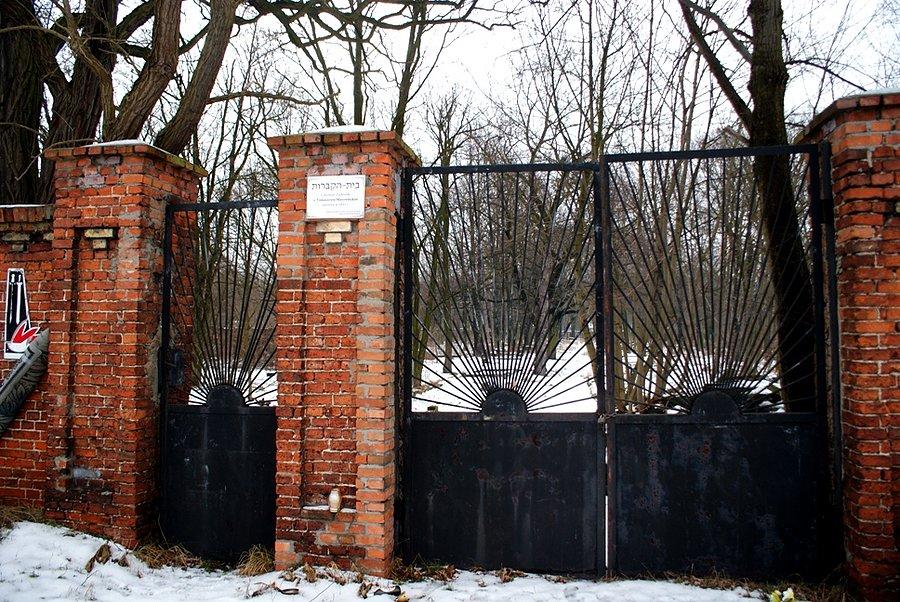 Brama główna kirkutu