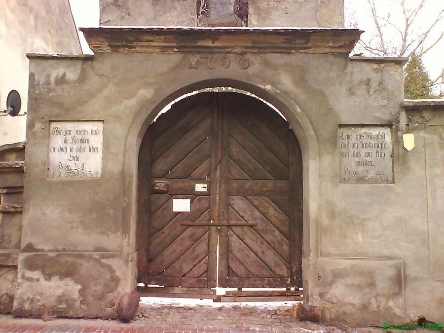 Tajemnicza brama w Kożuchowie. Ta brama na moje oko to chyba taka sama od nowości (prawie 300 lat)