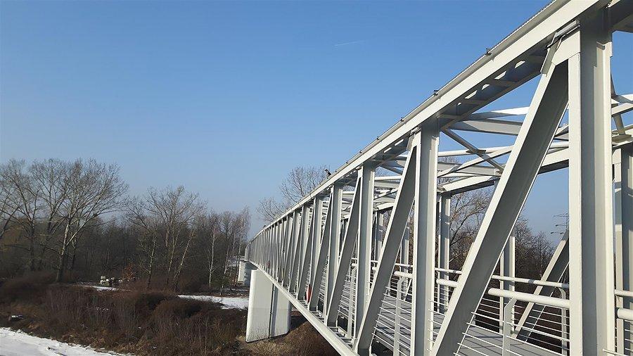 Kładka dla rowerzystów i spacerowiczów nad Kanałem Żerańskim