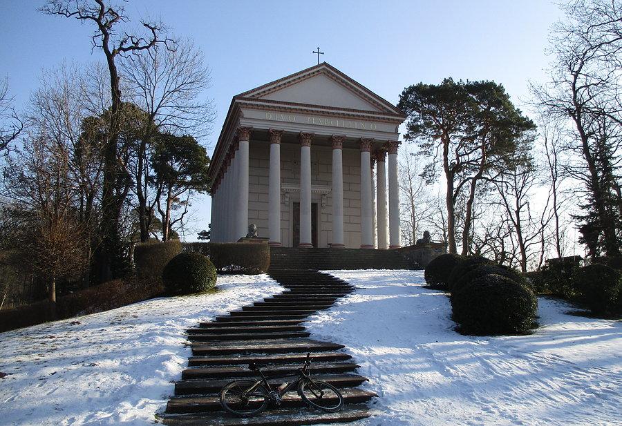Rogalin. Rzymska architektura, ponoć w Rzymie byłem :)