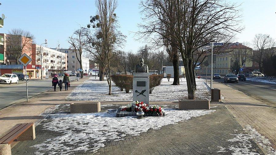 Pomnik Dziadka w NDM