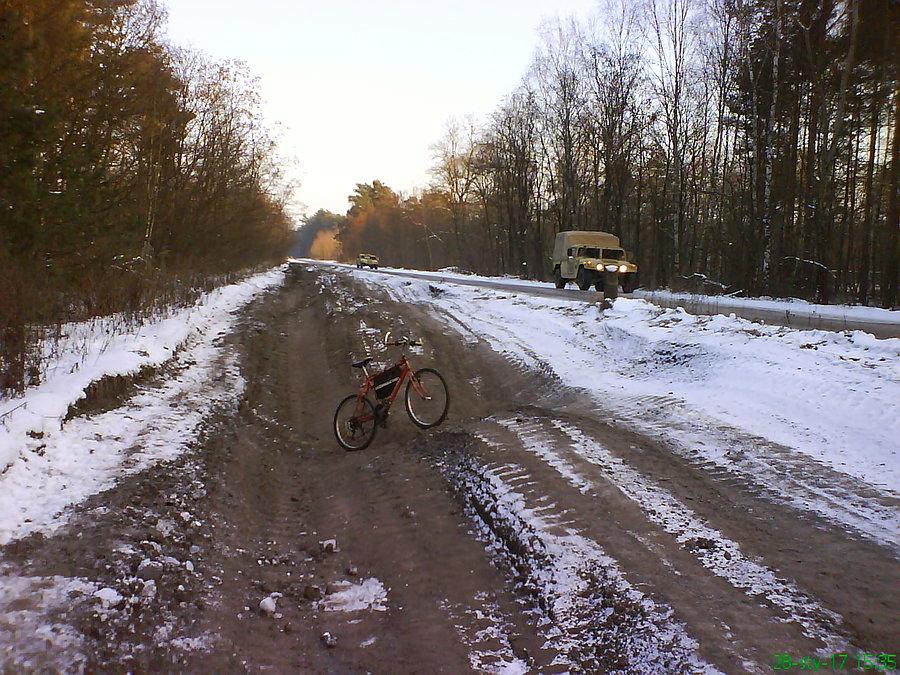 Hummery jadą po płaskim, a Kross po poczołgowych muldach ;p