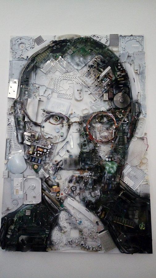 Muzeum Apple - Steve Jobs z podzespołów komputerowych