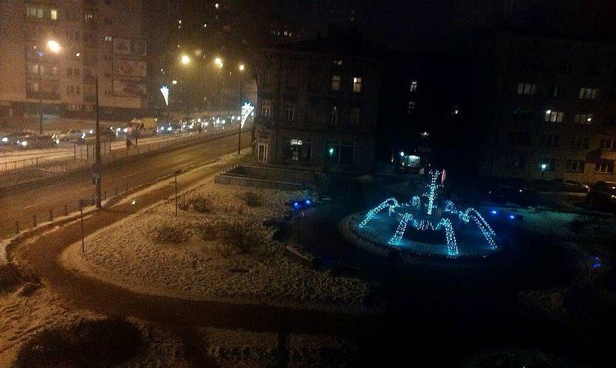 Plac Ćwierka wieczorem