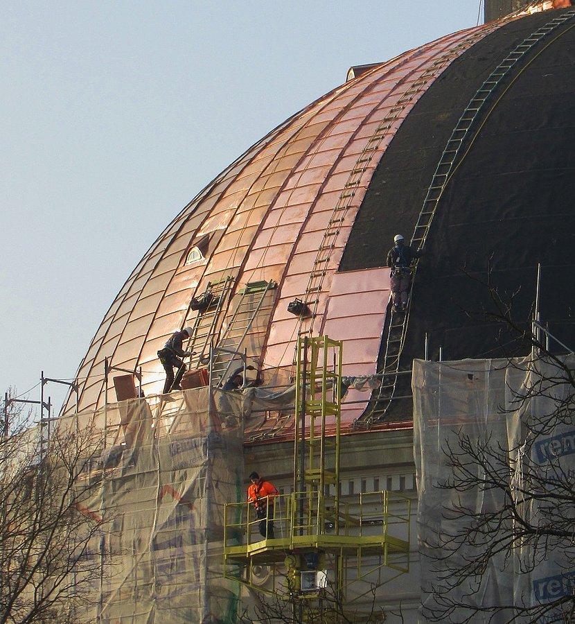 Nowa blacha na kopule kościoła św. Trójcy