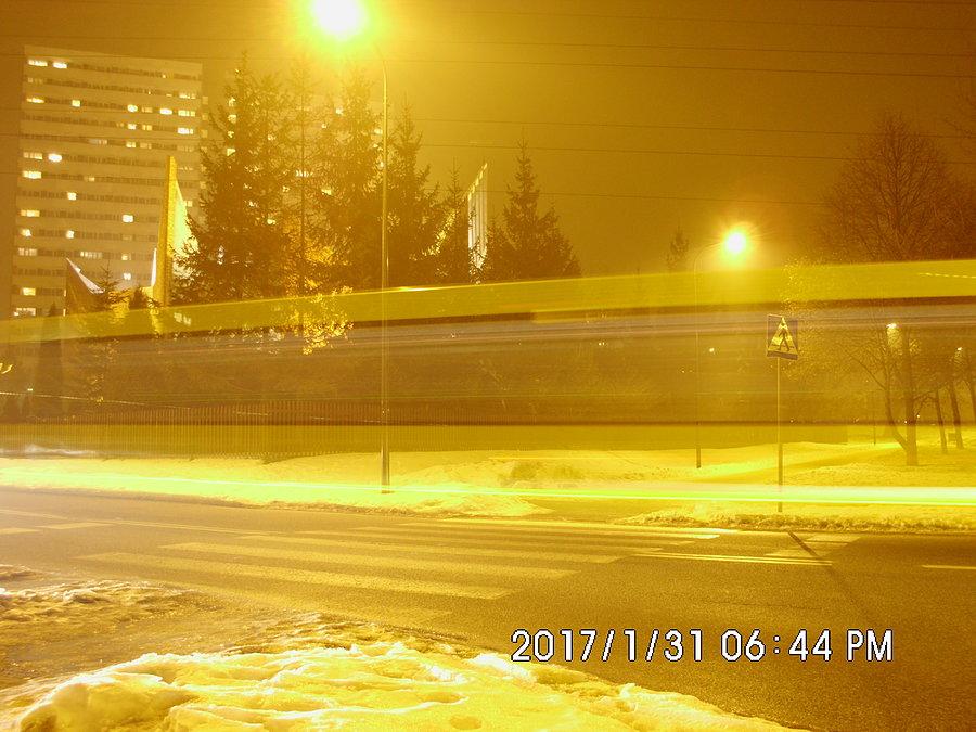 Właśnie przejeżdża autobus