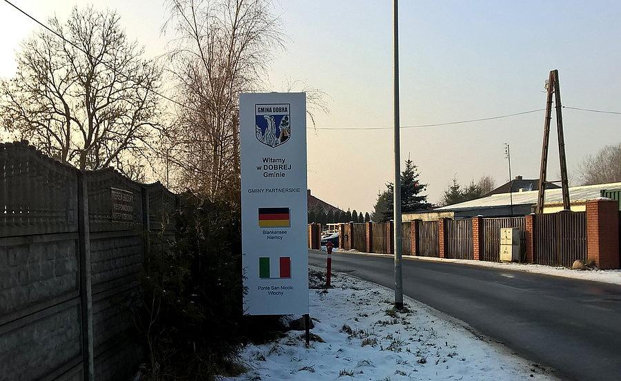 W ten sposób wita gmina Dobra