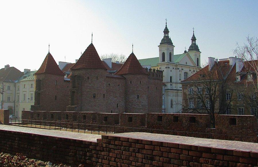 Barbakan i kościół św. Ducha