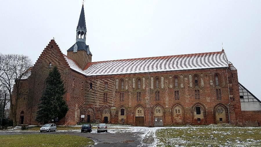 Kołbacz (niem.Kolbatz) Kościół parafialny p.w. NSPJ budowany od 1210 do 1347 r