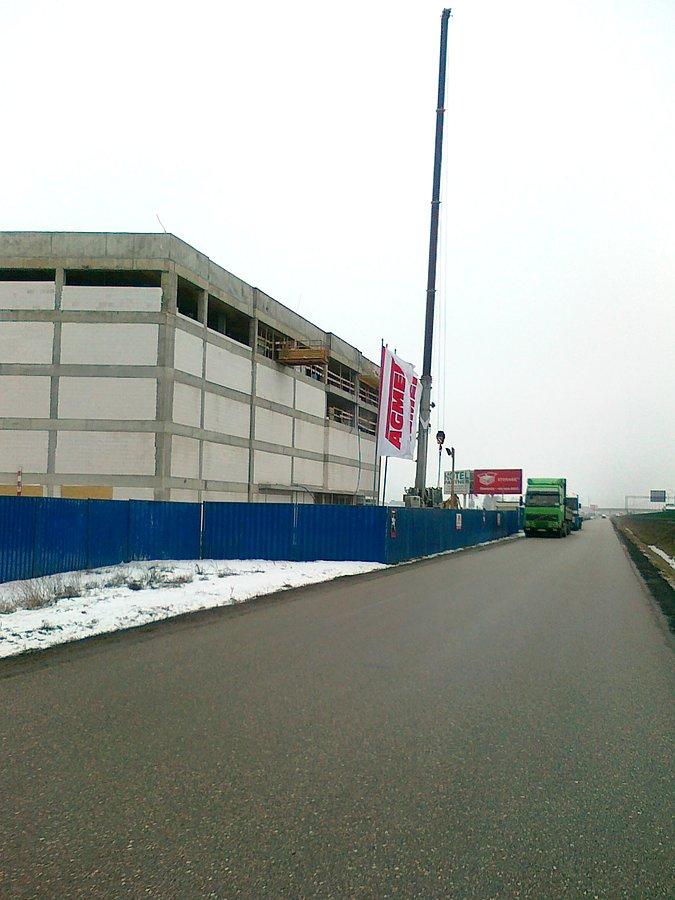 Budują nawet w sobotę