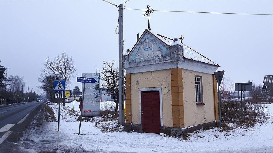 Kaplica w skali mikro przy DK 50 Góra Kalwaria