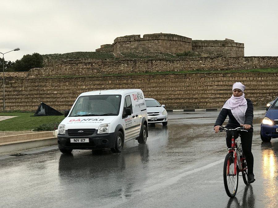 Miejscowa bikerka