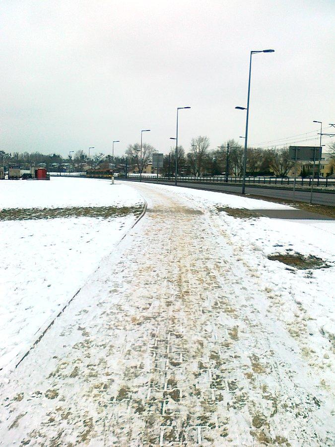 A to chodnik na Powstańców Ślaskich, ddr nawet nie widać