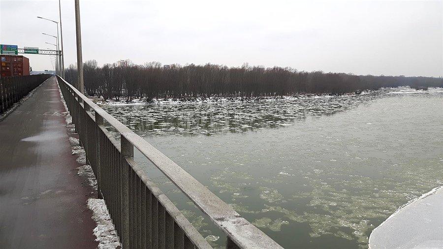 Na moście Grota widok na lewy brzeg