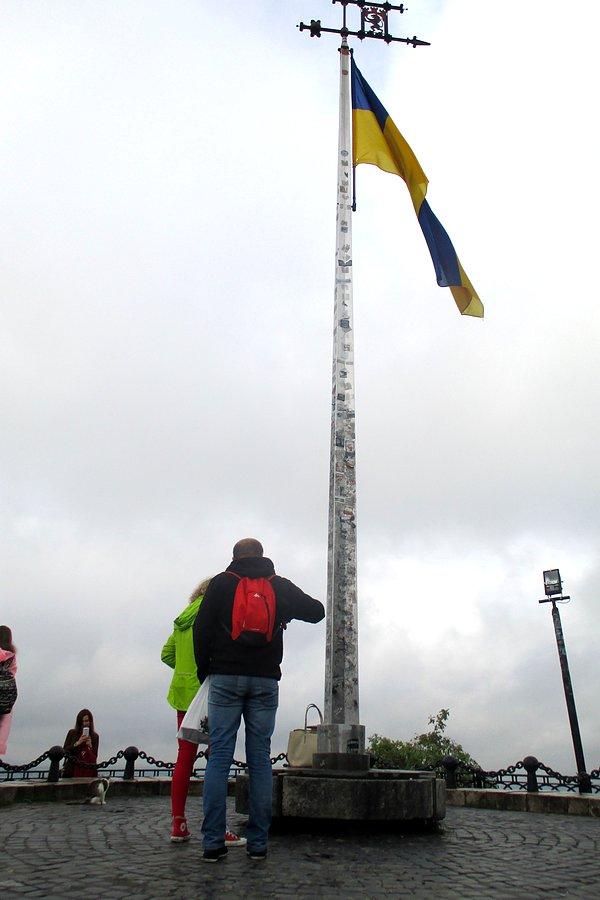 Ukraińska flaga na kopcu Unii Lubelskiej