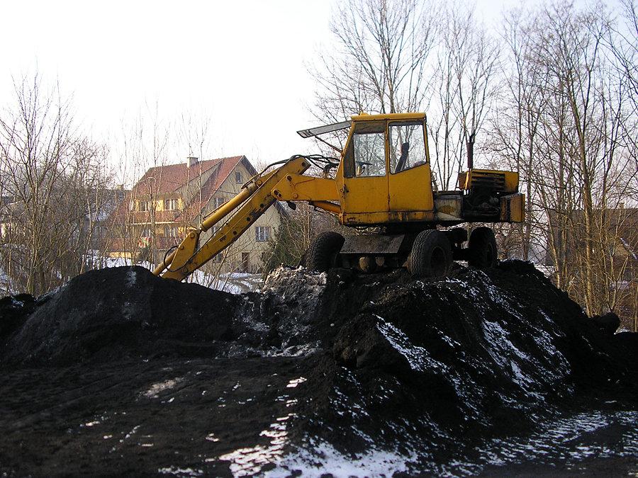 Przy drodze od lat stoi trochę takich zabytkowych maszyn. Tej jeszcze nie robiłem zdjęcia