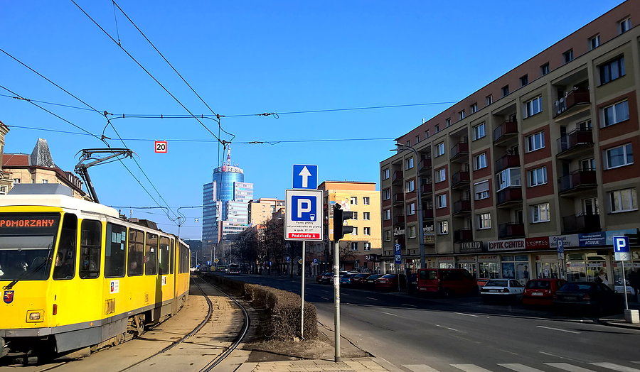 Centrum Szczecina - Plac Żołnierza Polskiego - w oddali gmach Radissona