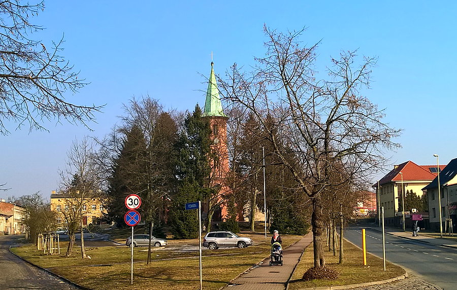 Warszewo - w oddali kościół