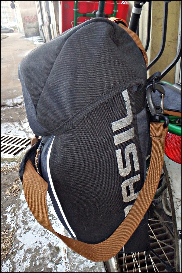 Duże odblaskowe logo Basil Miles Daypack