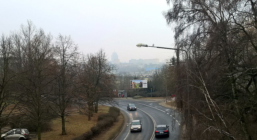 Widok z kładki nad ulicą Wilczą