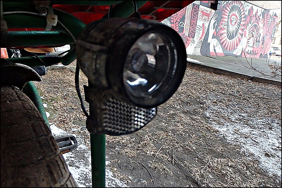 Axa blueline 30 przednia lampka rowerowa pod dynamo w piaście