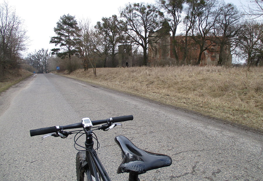 Poligonowa szosa jest spoko. Spory ruch był, naliczyłem z przeciwka w sumie ze 30 rowerzystów