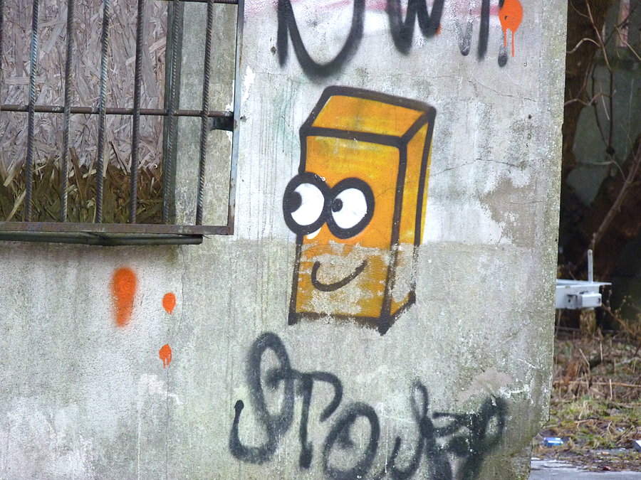 Spodobało mi się takie małe graffiti. Co koleżanka Anna z moich ziomków na swoim blogu fotografuje. Wcześniej na nie nie zwracałam uwagi