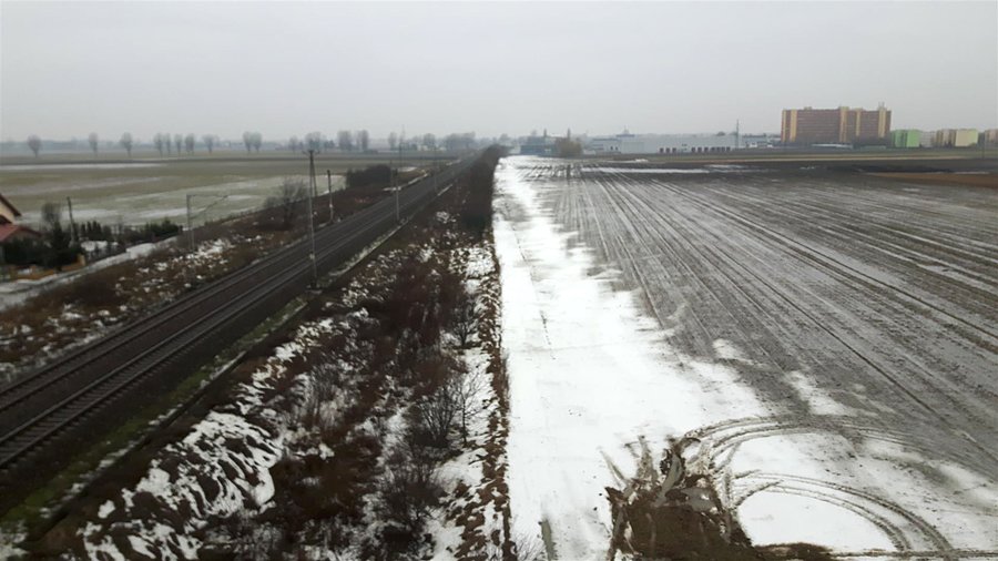 Widok z wiaduktu nad torami kolejowymi pomiędzy Broniszami a Jawczycami