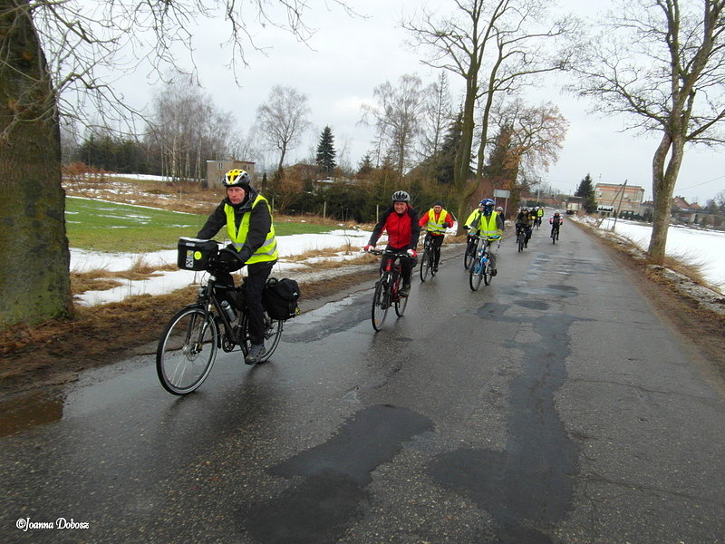 XII Zimowy Rajd Pomorski PTTK - Stolemy 2017-rowerzyści na trasie