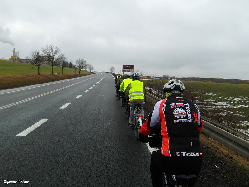 XII Zimowy Rajd Pomorski PTTK - Stolemy 2017-rowerzyści na trasie