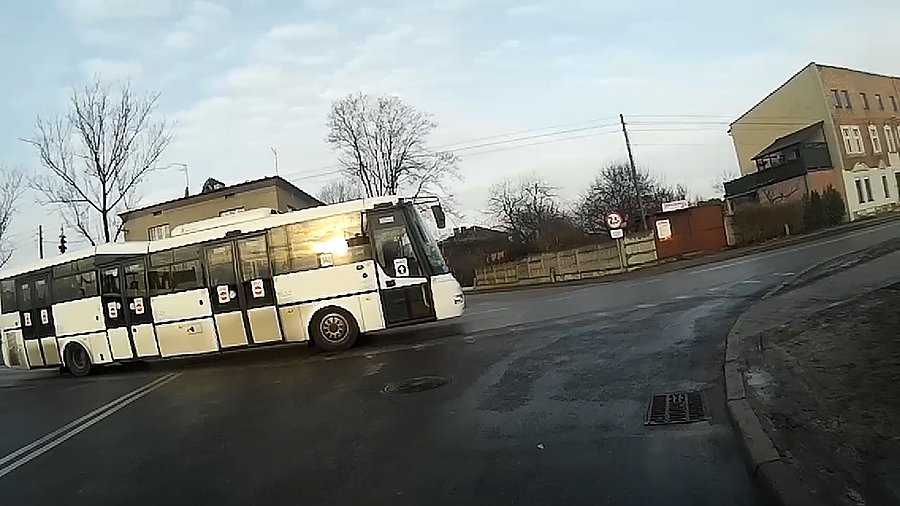 Słońce odbija się w szybach :)