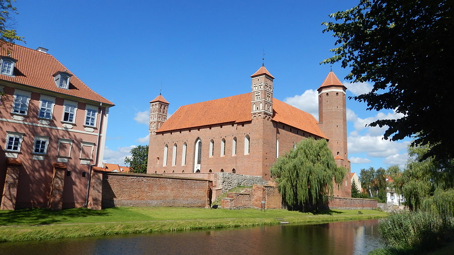 Wyprawa, dzień 7 - jedziemy tuż przy fosie