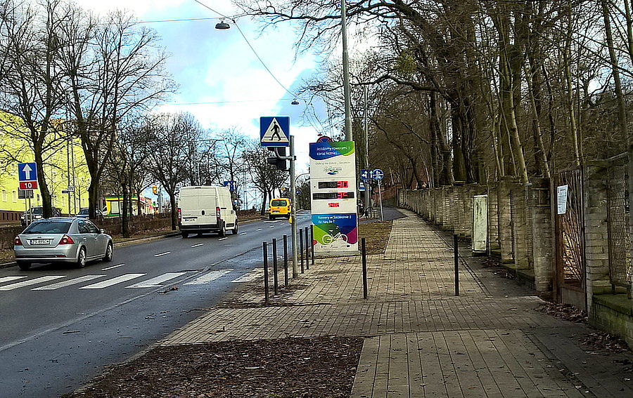 Dość późno przejeżdżałem przez ulicę Ku Słońcu