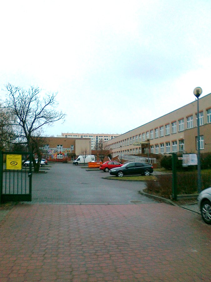 Szkoła przy Rozłogi