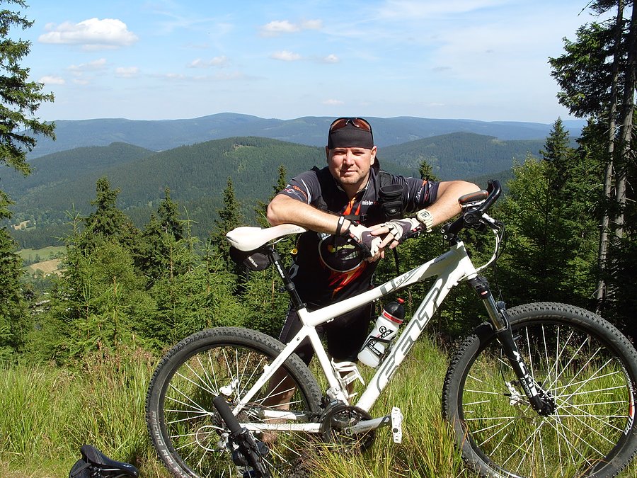 Widok z Czarnej na Stronie