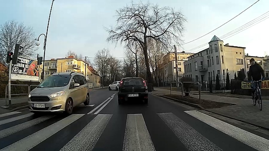 Na przejściu dla pieszych