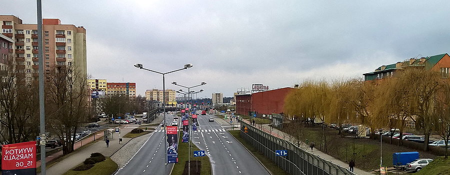 Ulica Przyjaciół Żołnierza - widok z kładki nad tą ulicą