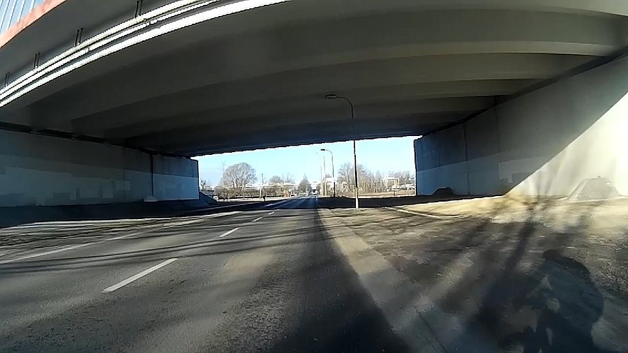 Przejazd pod A1... tutaj aż cofało rower