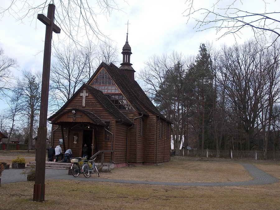 Kościółek w Momotach